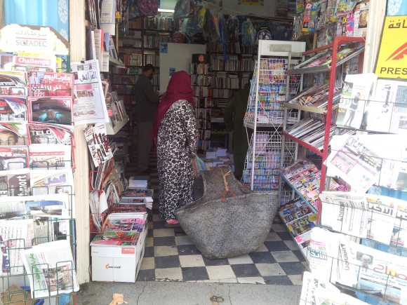 Librería Papelería AL AHRAM en la avenida Hassan II